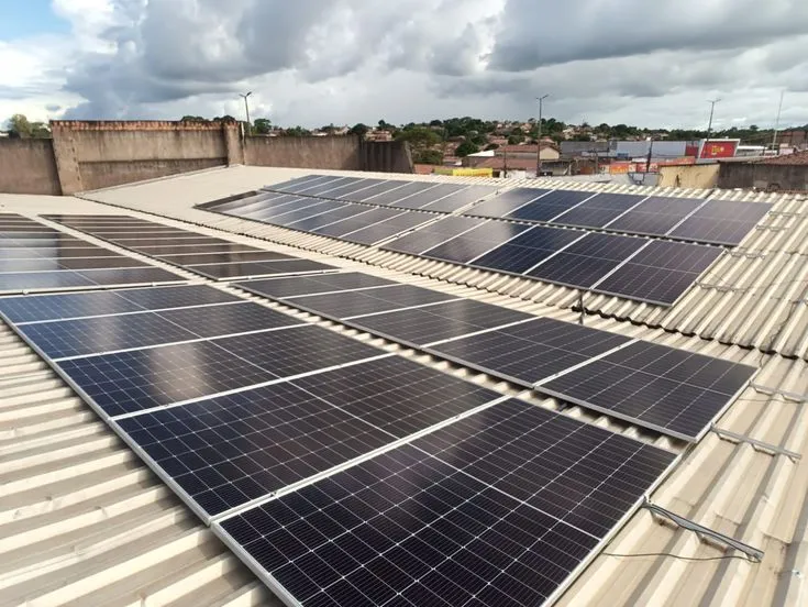 Illustration: rows of solar panels on a large metal roof